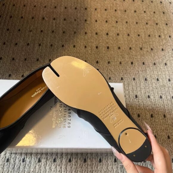 Maison Martin Margiela Black Tabi Flats - Picture 7 of 8
